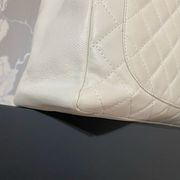 Chanel Gst - ❤️on my fb page - Lux Online Canada - $3000 cad emt -authentic ✅ - Picture 4 of 4